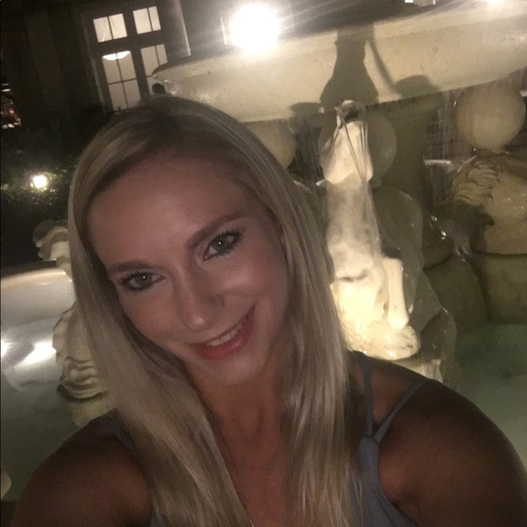 Meet your Posher, Jessica - Picture 1 of 1